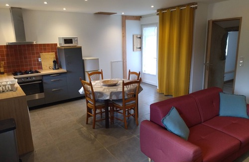 Pleguien Apartment | À 5 Minutes de la mer , Appartement Tout Confort Dans une Longère en Pierre