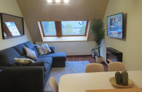 Canfranc-Estacion Apartment | Ático Dúplex reformado con vistas a la montaña