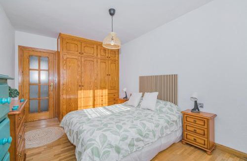 Angustias - Chana - Encina Apartment | Ático Trucha Retreat con Terraza