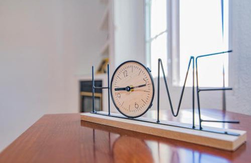 Angustias - Chana - Encina Apartment | Ático Trucha Retreat con Terraza