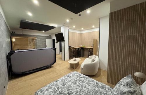 Thiers Bed & Breakfast | Élégance spa suite