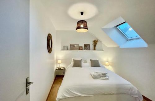 Saint-Meloir-des-Ondes Apartment | Émeraude Lumineux T3 au cœur du village, à 5 min des plages