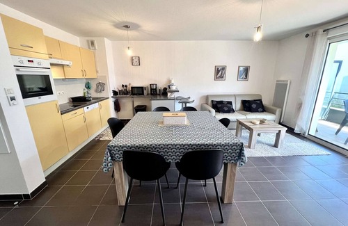 Etel Apartment | Étel: 1-Bed Flat, South Terrace, Near Port, Parking, Pets Allowed