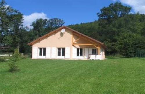 Marigny House | Évasion Boisée : Gîte de Plain-pied, 80m² Près de la Forêt et du lac de Chalain