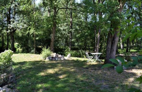 Tauxigny House | Évasion champêtre : Gîte enchanteur avec jardin clos, rivière et tout confort près des Châteaux de la Loire. - FR-1-381-506