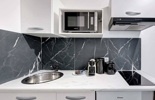 19th Arrondissement Apartment | Évasion urbaine contemporaine, quartier Villette