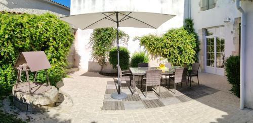 Le Bois-Plage-en-Re House | île de Ré , maison de ville typique rétaise au Bois-Plage