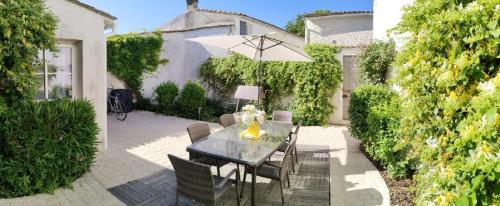Le Bois-Plage-en-Re House | île de Ré , maison de ville typique rétaise au Bois-Plage