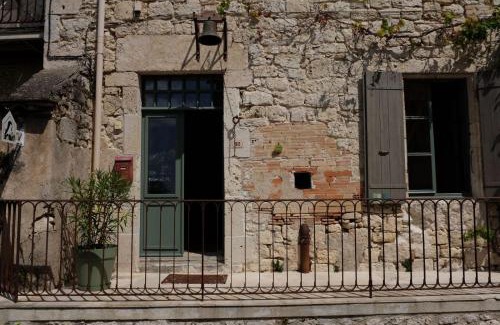 Roquecor Bed & Breakfast | Òli - chambre d'hôtes coeur de village à Roquecor, 2 personnes