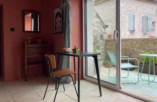 Roquecor Bed & Breakfast | Òli - chambre d'hôtes coeur de village à Roquecor, 2 personnes