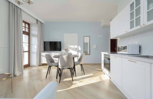 Srodmiescie Apartment | Śniadeckich 47 | Elegant Apartment | Balcony