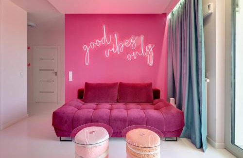Mlyniska Apartment | Żurawie Pink Port Before Party by Grand Apartments
