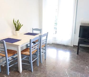 Nea Smirni House | Γωνιακό φωτεινό δωμάτιο