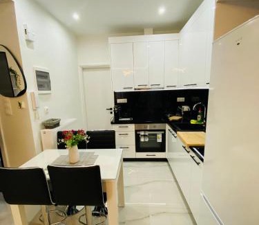 Neapoli-Sykies Apartment | Λαμπερό Διαμέρισμα 1