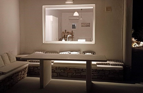 Paros Cottage | Όμορφη και άνετη κατοικία με εκπληκτικό ηλιοβασίλεμα και εξοπλισμένη κουζίνα.