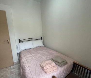 Manikia House | Όμορφο κατάλυμα στην κεντρική πλατεία του χωριού