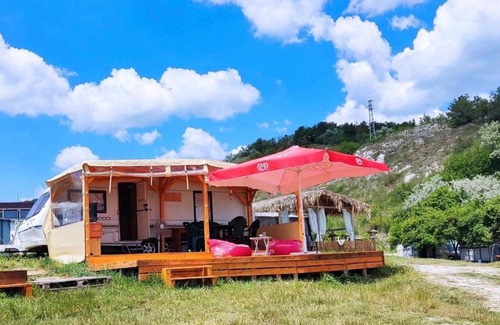 Topola Ski Chalet | Каравана Джоли Роджър Jolly Roger Caravan