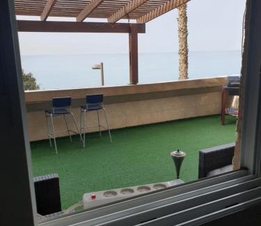 Netanya Apartment | קסם על הים- דירות נופש עם ג'קוזי פרטי ונוף פרטי לים