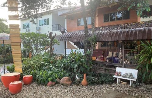 Nai Wiang Hotel | จอมเมือง Motel