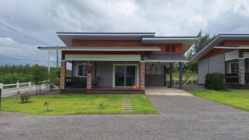 Suan Phueng House | บ้านน้ำผึ้งโฮมสเตย์