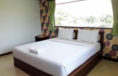 Nakhon Ratchasima Hotel | โรงแรมฟ้าพราวฝน Fah Proud Fon Hotel