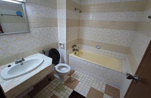 Bang Khun Si Hotel | โรงแรมแฮปปี้ อิน