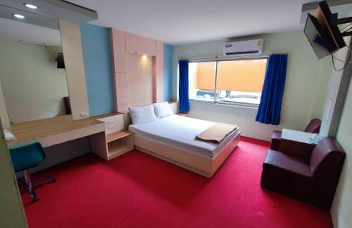 Bang Khun Si Hotel | โรงแรมแฮปปี้ อิน