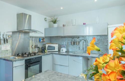 Les Grands Carmes Apartment | ღ LA CHARMERIE Duplex climatisé à 5min du Vieux Port