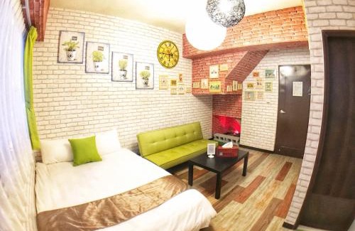 University District House | 一中街藻宿