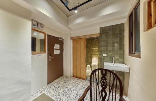 Changhua City Centre House | 三和大旅社