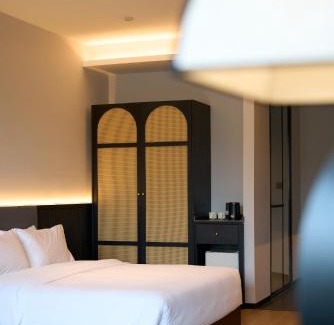 Shizhong District Hotel | 乐山L私汤江景酒店乐山大佛店leshan