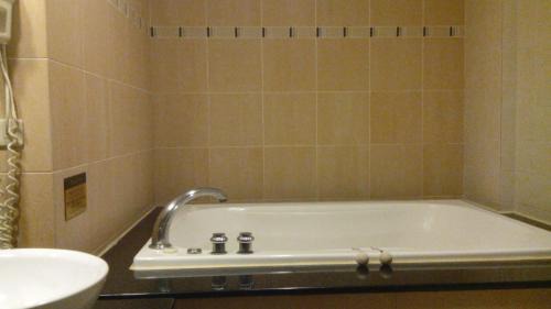 Cianjhen District Hotel | 亞歷山大汽車旅館