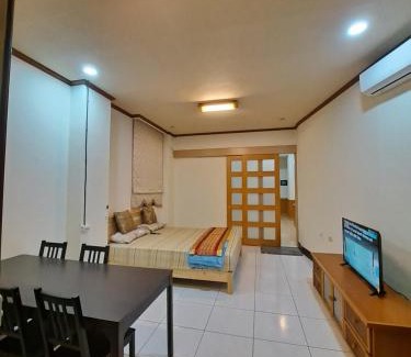 Fengyuan District House | 南田旅宿