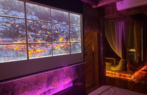 Chongqing University Town Ski Chalet | 哲帆民宿百年风化老木屋