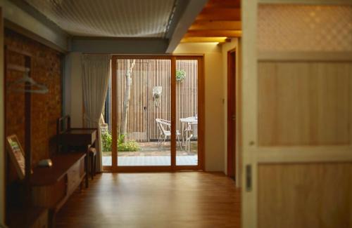 West Central District House | 天井 樹 villa 包棟民宿 Atreeium villa