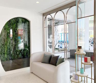 West District Hotel | 婧仕女微旅