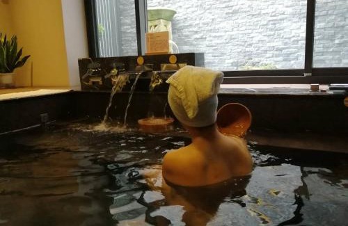 Jiaoxi Bed & Breakfast | 山月二二Villa溫泉墅