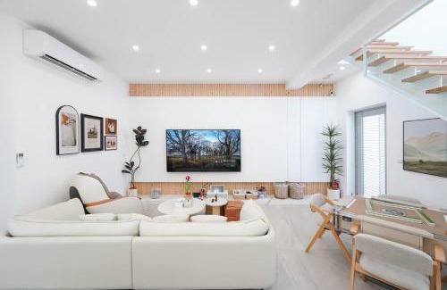 Zhongpu Villa | 微風徐徐 Breezy Stay & 漫步阿里 Annie's Home