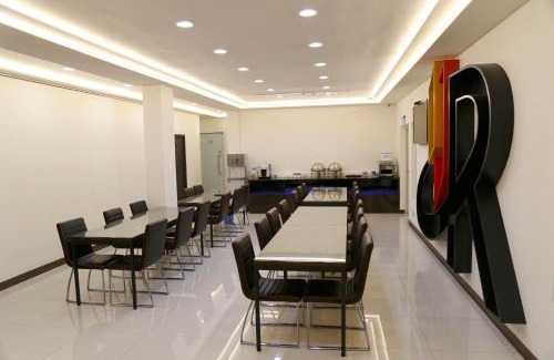 Zuoying District Hotel | 德瑞旅店Direct Hotel