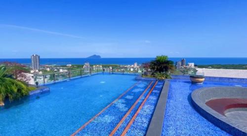 Toucheng Bed & Breakfast | 拾月頭城無邊際泳池溫泉房