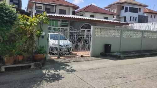 Ratchadaphisek House | 曼谷辉煌 旺中带静 带庭院的3个房间独立别墅 预订5天以上提供免费接机一次