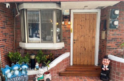 Longshui Villa | 松鼠遇見花