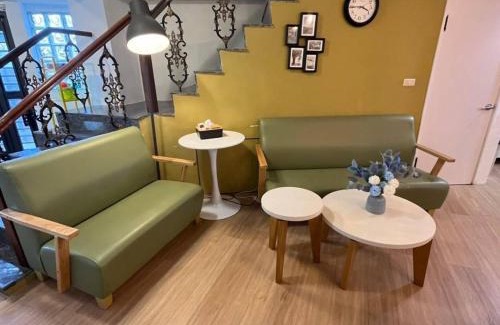 Longshui Villa | 松鼠遇見花