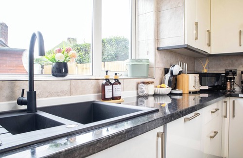 Didsbury House | 欢迎 | مرحبًا | Manchester Near Airport & City | Big Discounts + Parking + WiFi