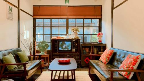 Fengshan District House | 眷待期休憩所眷村民宿