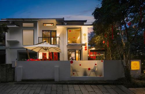 Xihu Bed & Breakfast | 花筑其间 咖啡民宿丨西湖区灵隐寺店