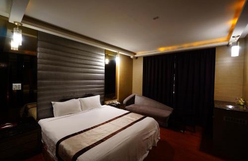 Wuqi District Hotel | 荷村 Motel