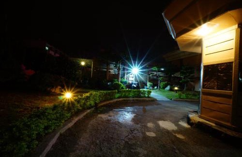 Wuqi District Hotel | 荷村 Motel