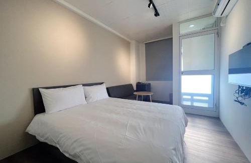 Xitun District House | 逢甲 忘時輕旅