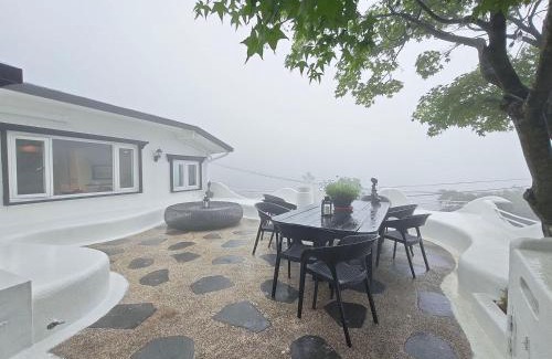 Ruifang Bed & Breakfast | 金石新月光 Gold Stone Crescent Moon Light